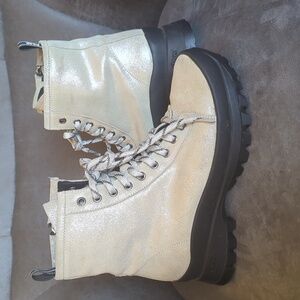 P448 Cream Gold Leather Boots With Vibram Soles 38